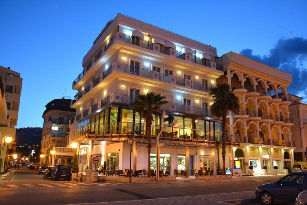 Hotel La Sirenetta Tortoreto Eksteriør bilde